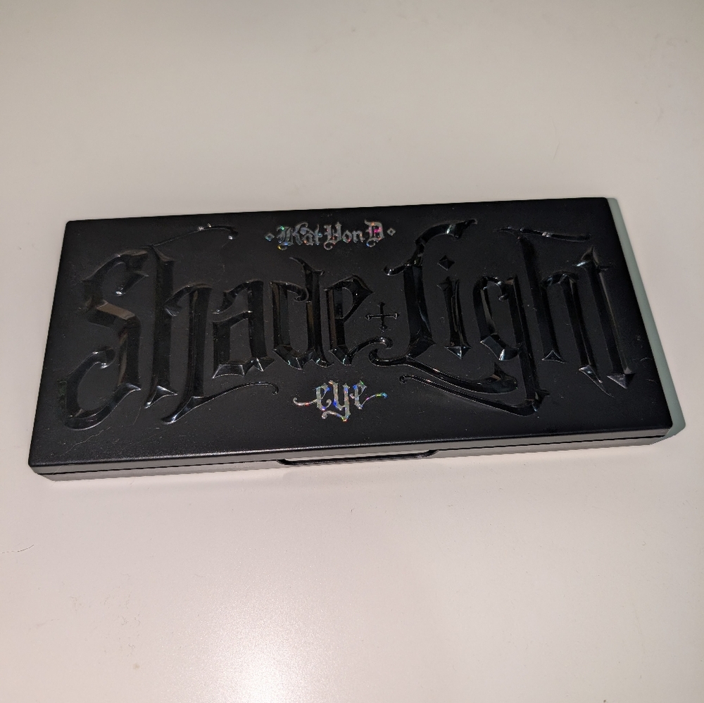 Kat Von D Shade And Light Eyeshadow Palette
